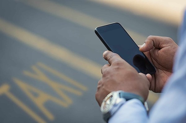 Quels sont les gestes à adopter avant de réserver un taxi ?