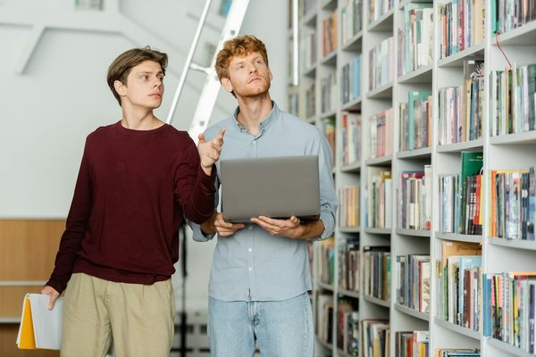 Quelle est la meilleure façon d'explorer les villages flottants du Lac Inlé, Myanmar?
